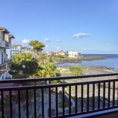 Sea View Terrace Apartment: Beachfront With Pool