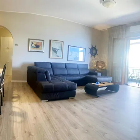 Sea View Terrace Apartment: Beachfront With Pool Giardini Naxos