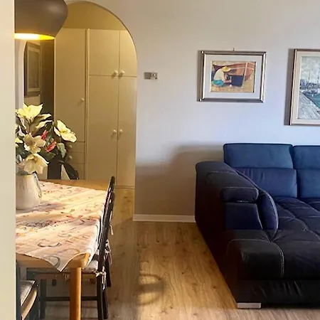 Sea View Terrace Apartment: Beachfront With Pool Apartment *
