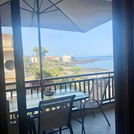 Sea View Terrace Apartment: Beachfront With Pool Apartment *