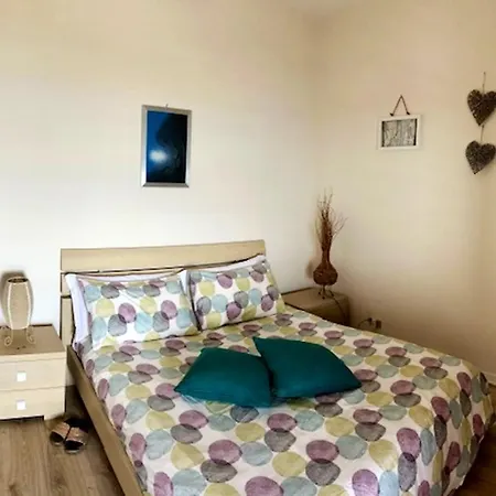 Sea View Terrace Apartment: Beachfront With Pool * Giardini Naxos