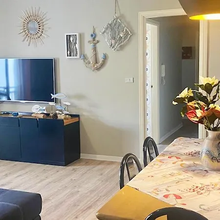 Sea View Terrace Apartment: Beachfront With Pool Apartment *