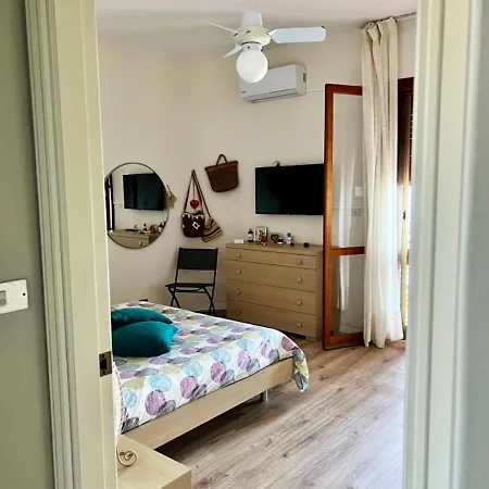 Sea View Terrace Apartment: Beachfront With Pool *