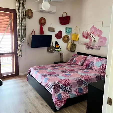 Sea View Terrace Apartment: Beachfront With Pool *