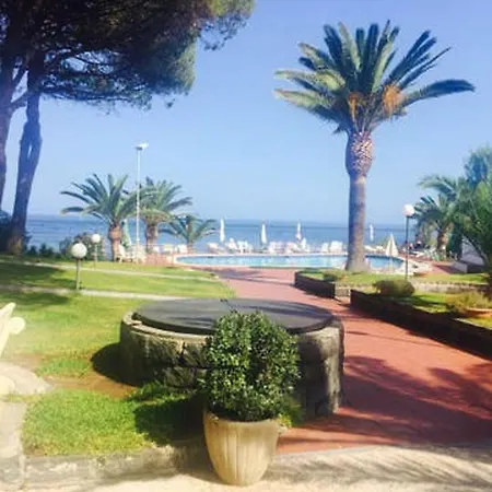 Sea View Terrace Apartment: Beachfront With Pool Apartment *